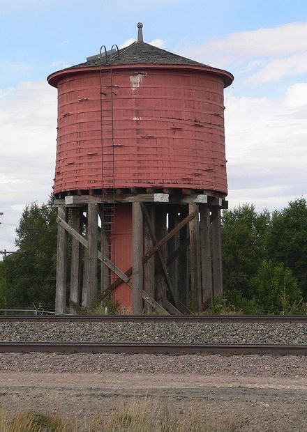 File:Lusk redwood water tank (1).JPG ...