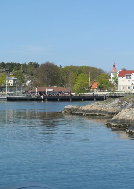 Fichier:Styrsö seen from the sea.JPG ...