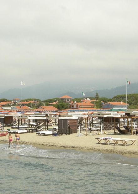 File:Forte Dei Marmi, beach 01.JPG ...