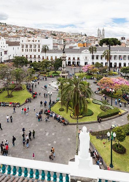 File:Plaza Grande, Quito, Ecuador, 2015 ...