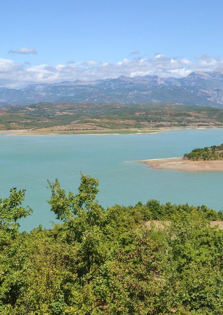 File:Lake Ulza, Albania.jpg - Wikimedia ...