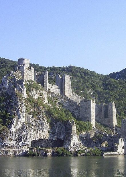 File:Golubac.JPG - Wikimedia Commons