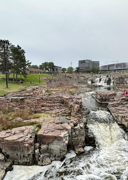 File:Falls Park, Sioux Falls, South ...