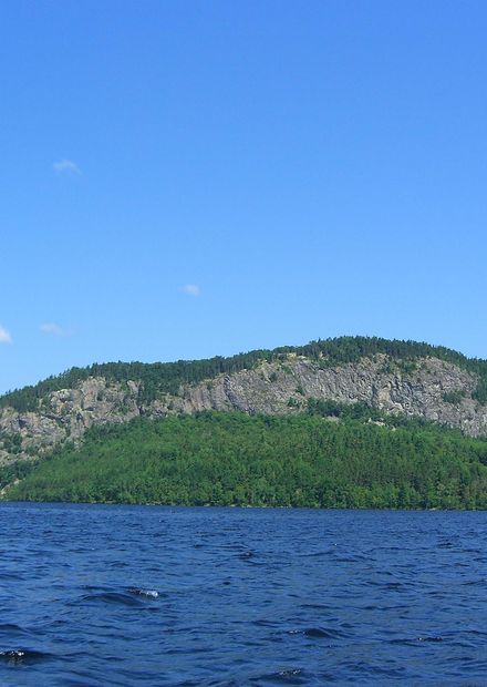 File:Mt Kineo.jpg - Wikimedia Commons