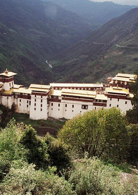 File:TrongsaDzong.jpg - Wikipedia