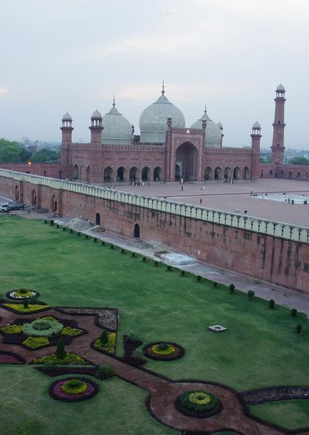File:Badshahi Mosque - Aerial View.JPG ...