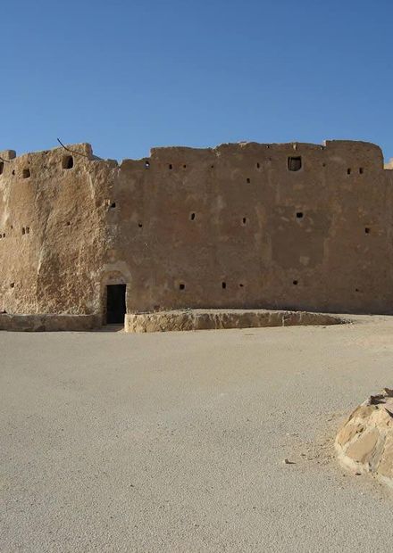File:Gasr Al-Hajj.jpg - Wikimedia Commons