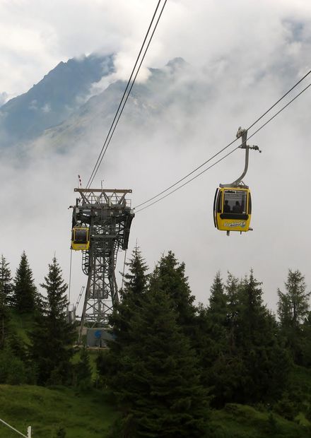 File:Mayrhofner Bergbahnen.JPG ...