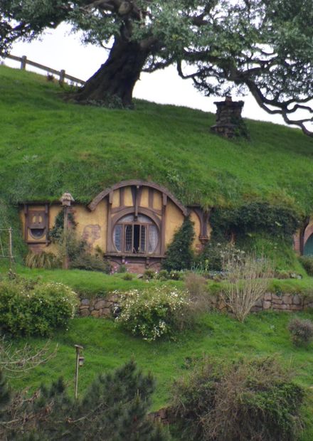 File:Bag End, Bilbo Baggins House ...