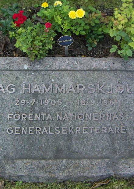 File:Dag Hammaskölds gravsten.jpg ...