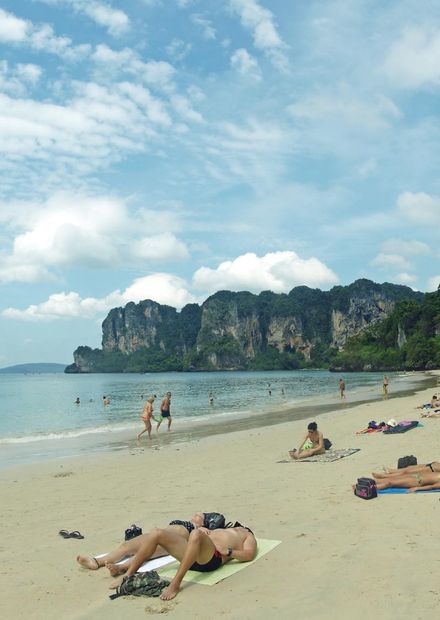 ไฟล์:Railay Beach 5.jpg - วิกิพีเดีย