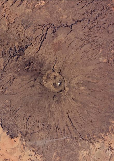 ملف:Emi Koussi Volcano, Chad From ISS ...