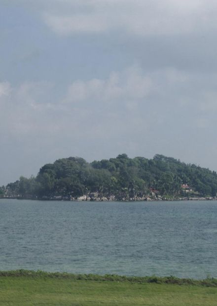 Ile Anonyme (2).JPG - Wikimedia Commons