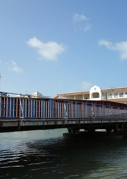 File:Swing Bridge Belize City.jpg ...