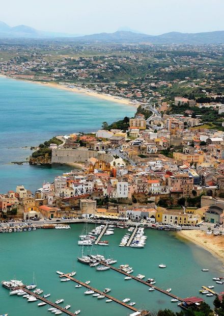 Golfo Harbour, Sicily.jpg ...