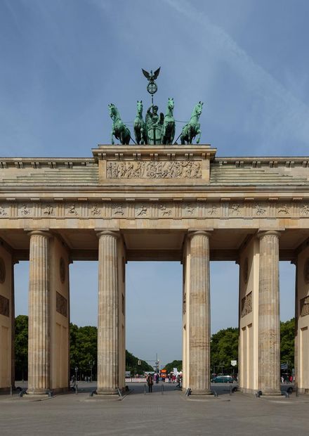Brandenburger Tor.jpg ...