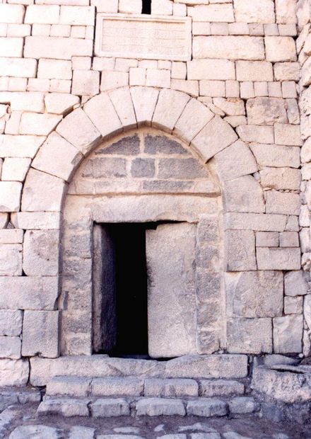 File:Stone door - Desert castle ...