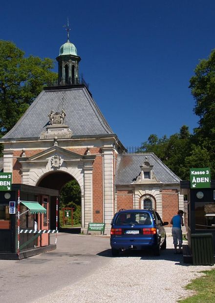 Fil:Knuthenborg Safaripark entrance.jpg ...