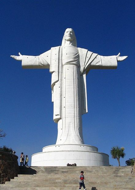 File:Cristo de la Concordia 02.jpg ...