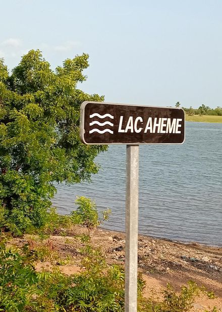 Fichier:Le lac Ahémé.jpg — Wikipédia