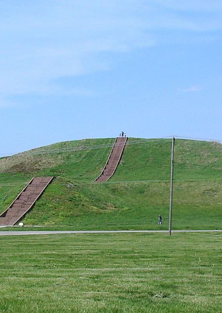 File:Monks Mound in July.JPG ...