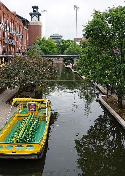File:Bricktown May 2016 30 (canal).jpg ...