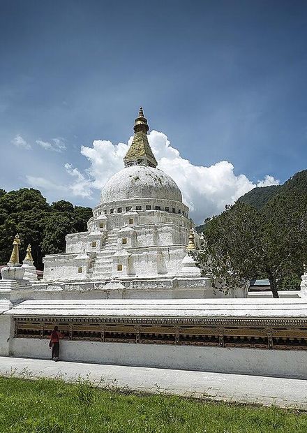 File:Chorten Kora, Trashiyangtse ...