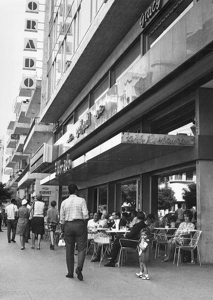 File:Beirut, Hamra Street 1940.jpg ...