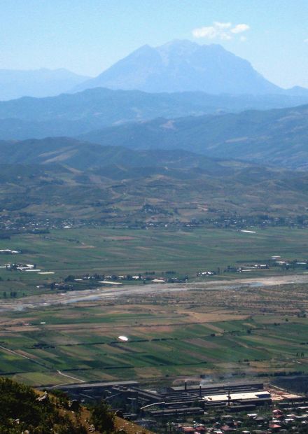 File:Elbasan-Tomorr.jpg - Wikimedia Commons