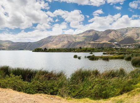 Archivo:Laguna de Yahuarcocha, La ...