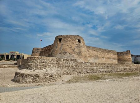 File:Arad Fort, Bahrain, 15th century ...
