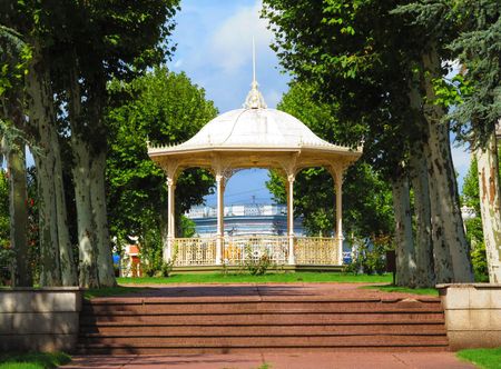 File:Glorieta kiosco - Pergola Plaza ...