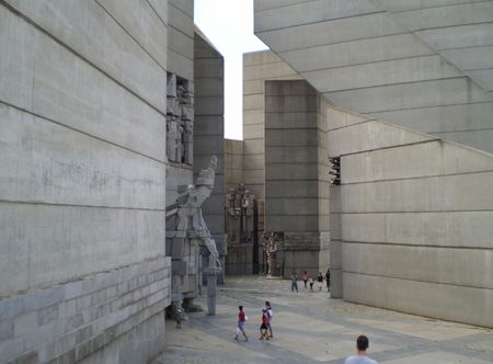 File:Monument 1300 Shumen 1.JPG ...