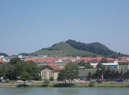 File:Piramida 02.JPG - Wikimedia Commons