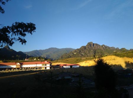 File:Phou Bia seen from Xaysomboun.jpg ...