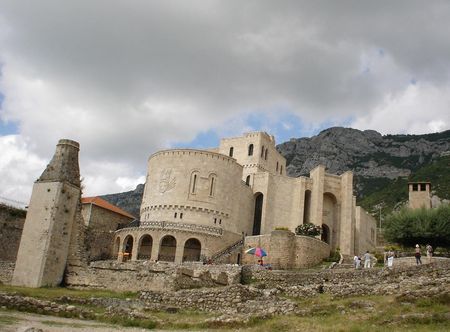 File:Kruja Castle.JPG - Wikimedia Commons