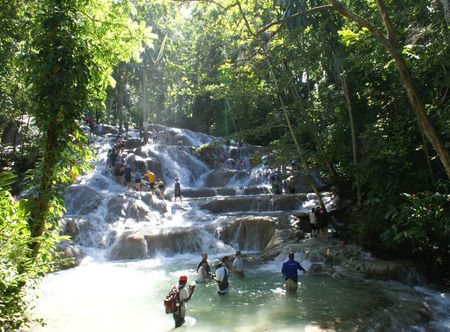 File:Dunns River Falls climb.JPG ...