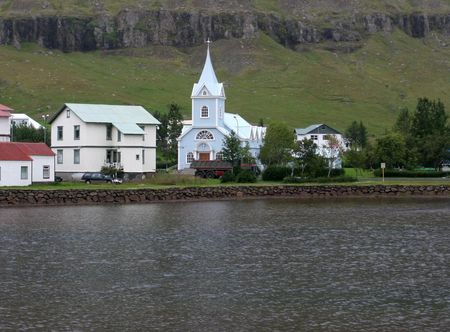 File:Seyðisfjörður, Iceland.jpg - Wikipedia