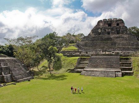 File:El Castillo, Xunantunich, Cayo ...