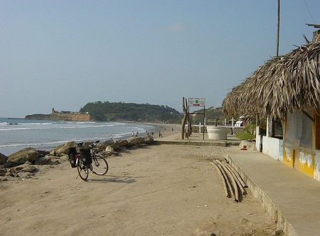 Archivo:Ecuador Montanita beach.JPG ...