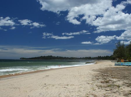 File:Arugam bay beach.jpg - Wikimedia ...
