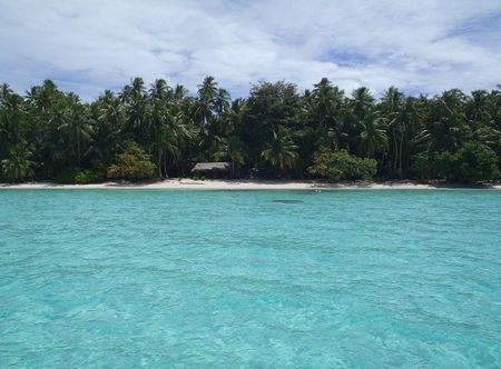 File:Inside the lagoon of Ant Atoll ...