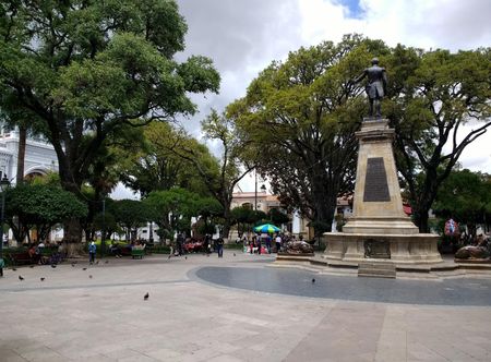 File:Plaza 25 de Mayo (Sucre) 3.jpg ...