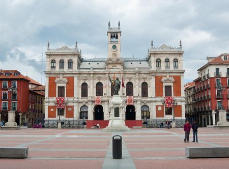 la Plaza Mayor de Valladolid.jpg ...