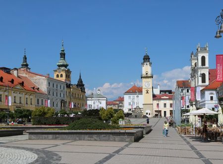 File:Banska Bystrica - SNP Square.jpg ...