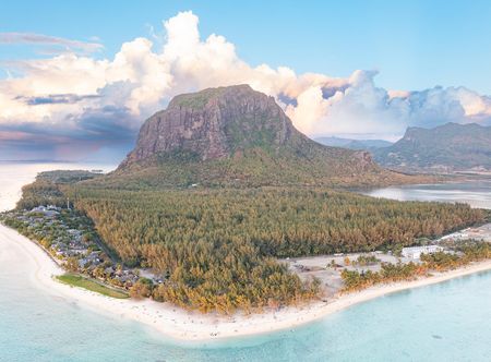 File:Le Morne Beach, the southwest tip ...