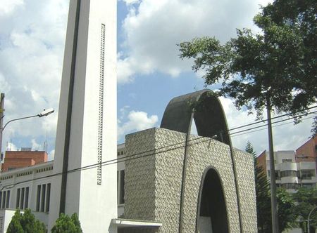 Santa Teresita-Fachada-Medellin.JPG ...