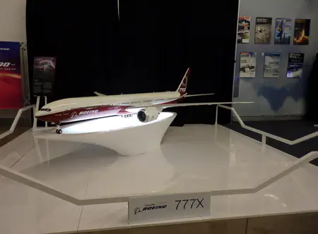 2016.10.13.113139 Boeing 777X model ...