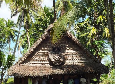 File:Men's house in Tambunum village ...