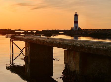 File:Le phare de la pointe aux Canons ...